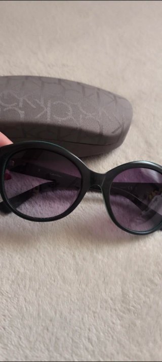 Gafas de sol Calvin Klein negras y turquesa