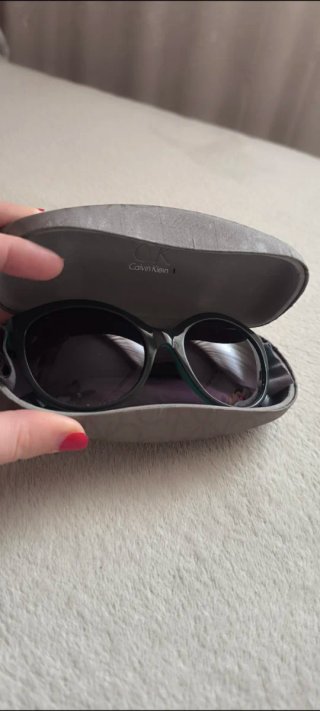 Gafas de sol Calvin Klein negras y turquesa