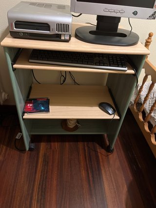 Mesa Ordenador con Ruedas