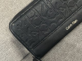 Portafoglio Calvin Klein nero con monogramma