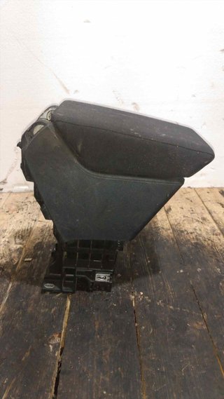 APOYABRAZOS CENTRAL SEAT ARONA Style | 09.17 - 12