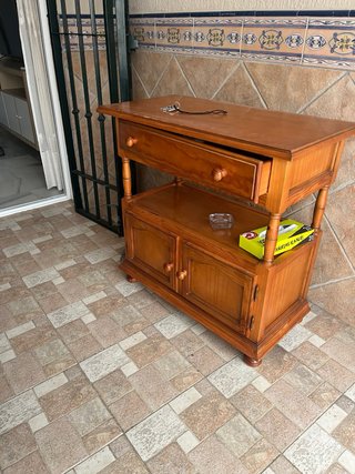 Literas de madera y cómoda