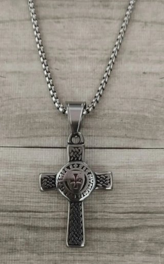 OFERTA. COLLAR "CRUZ TEMPLARIA SIGILLUM" EN ACERO