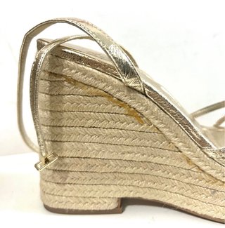 Sandalias Zara doradas cuña esparto
