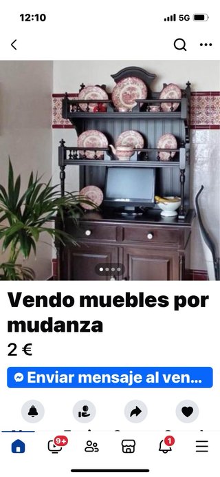 Mueble de madera con detalles en cristal