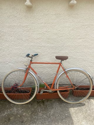 Bicicleta de paseo naranja