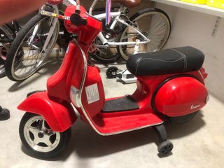 Vespa PX150 Eléctrica Infantil Roja