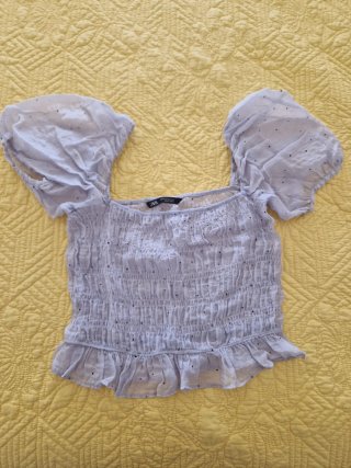 Blusa Zara manga corta volantes lila