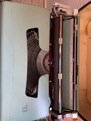 Máquina de escribir Olivetti Lettera 32