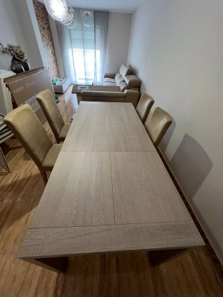 Mesa de comedor y 4 sillas
