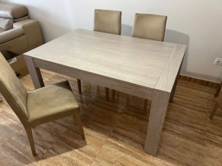 Mesa de comedor y 4 sillas