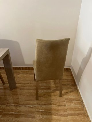 Mesa de comedor y 4 sillas