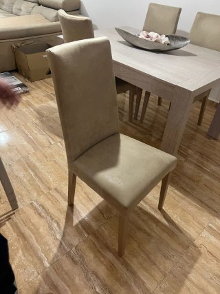 Mesa de comedor y 4 sillas