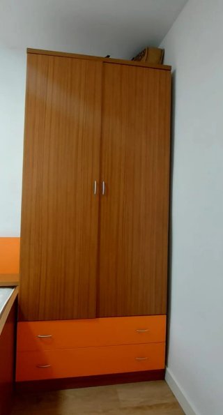 Armario de dos puertas con cajones