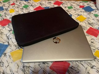 HP Laptop 15s-eq2xxx con funda incluida