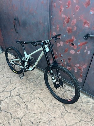 Commencal Supreme DH V5