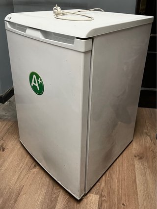 Nevera baja Saivod A+ en buen estado