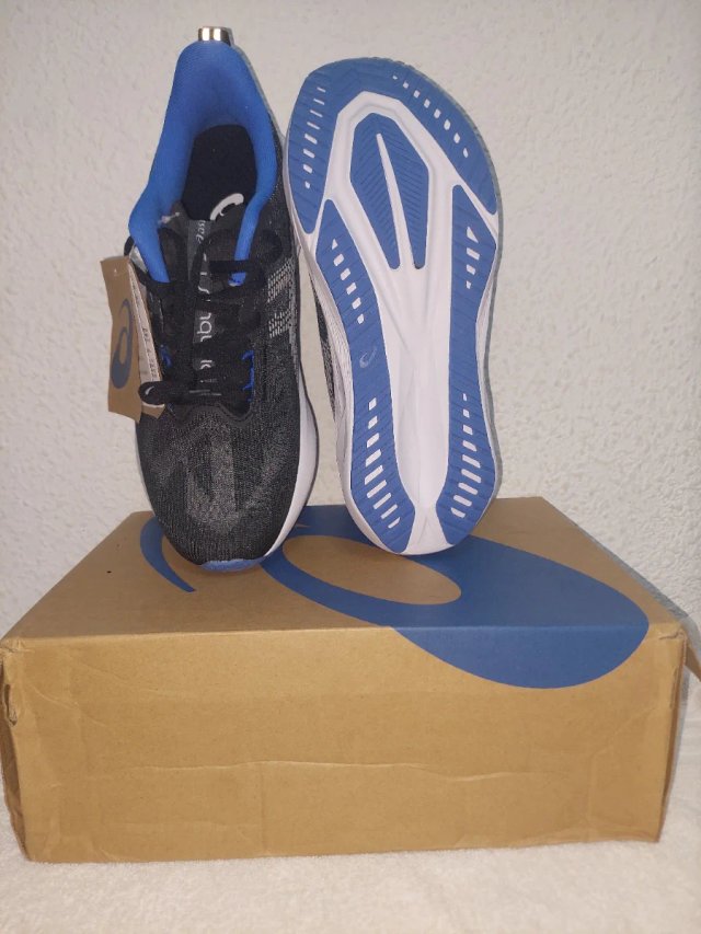 Asics Novablast 5 Talla 44 Nuevas