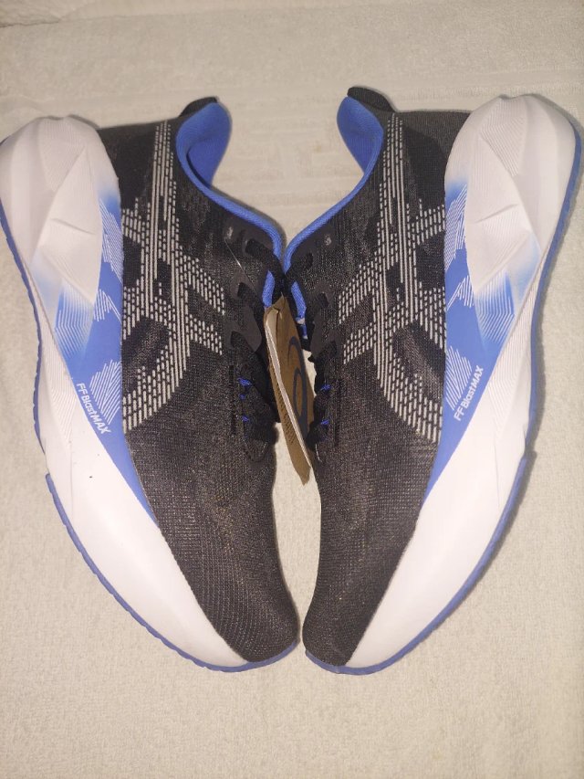 Asics Novablast 5 Talla 44 Nuevas
