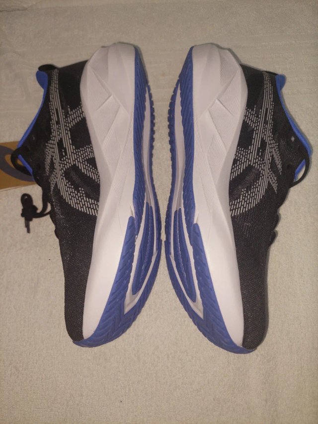 Asics Novablast 5 Talla 44 Nuevas