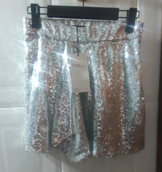 Falda Bershka lentejuelas plateadas talla S