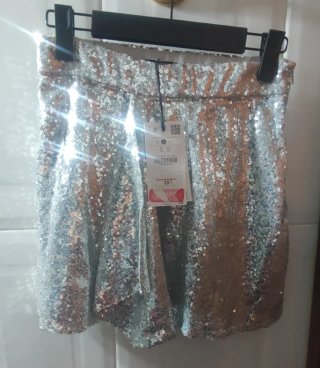 Falda Bershka lentejuelas plateadas talla S