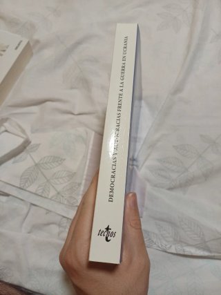Democracias y autocracias frente a la guerra en...