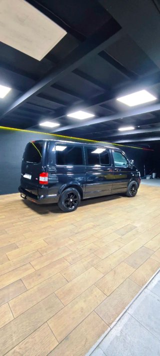 Vw Multivan black/line