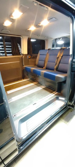 Vw Multivan black/line
