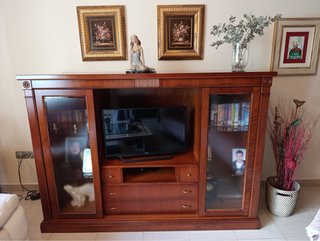 Mueble de salón madera y cristal