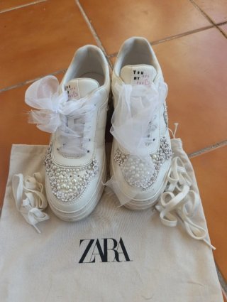 Zapatos Zara blancos con pedrería