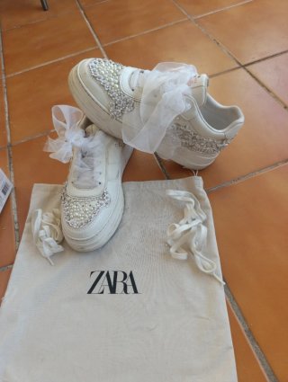 Zapatos Zara blancos con pedrería