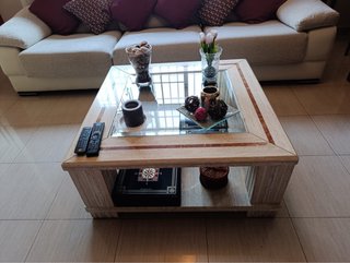 Mesa de centro de cristal y piedra