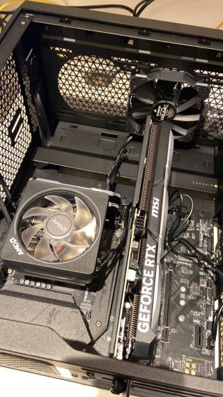 MSI GeForce RTX 4060 Ti OC 8GB GDDR6 1 año de uso