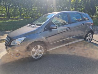 Mercedes-Benz B160 2011