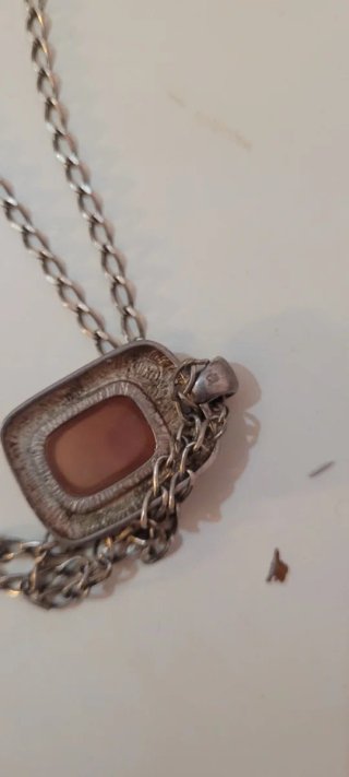 Collar de Plata con Piedra Rosa