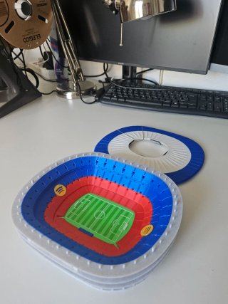 Maqueta Estadios Fluoresc. Spotify +Johan Cruiff