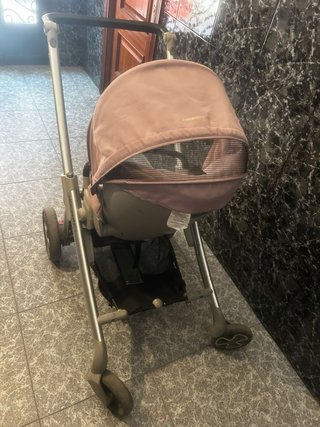 Coche de bebé niña con accesorios