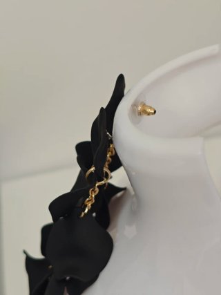 Pendientes largos pétalos negros y dorados