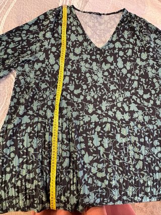 Blusa plisada floral, talla grande XXL.