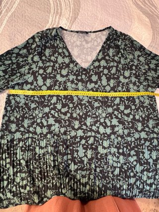 Blusa plisada floral, talla grande XXL.