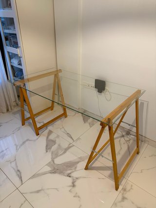 Escritorio de cristal y madera