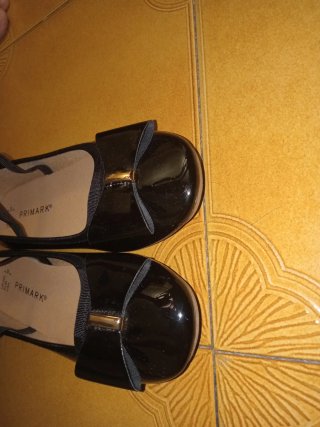 Bailarinas charol negro Primark Talla 36