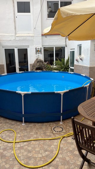 Piscina redonda grande como nueva con depuradora