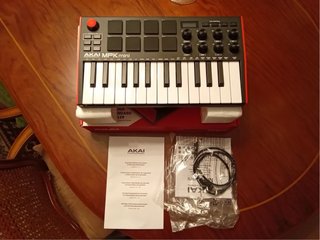 Akai MPK Mini MK3 Como Nuevo + Caja Original
