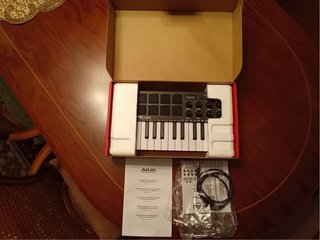 Akai MPK Mini MK3 Como Nuevo + Caja Original