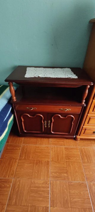 Mueble auxiliar madera TV con ruedas