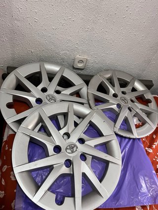 3 Tapacubos Toyota Prius Plus 2016