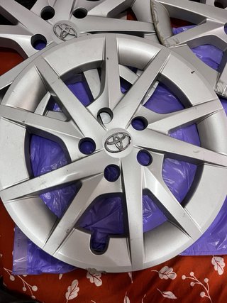 3 Tapacubos Toyota Prius Plus 2016