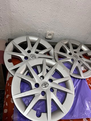 3 Tapacubos Toyota Prius Plus 2016